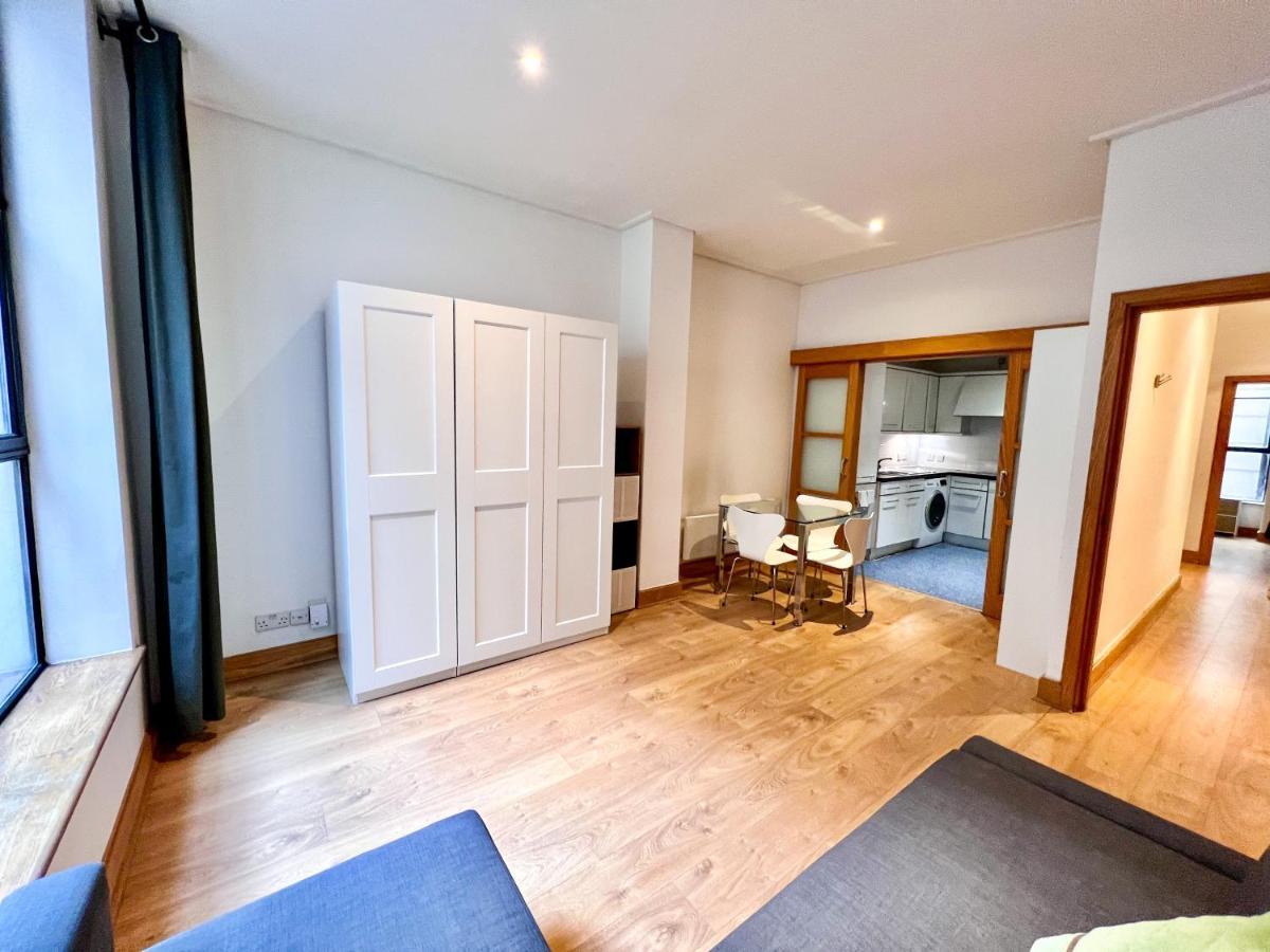 Superior Entire Apartment Between St Pauls Cathedral And Covent Garden London Exterior photo